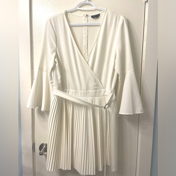 Women's V-neck pleated skirt long sleeves - Picture 1 of 5